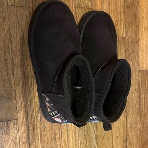 Cozy Black Women's Mules